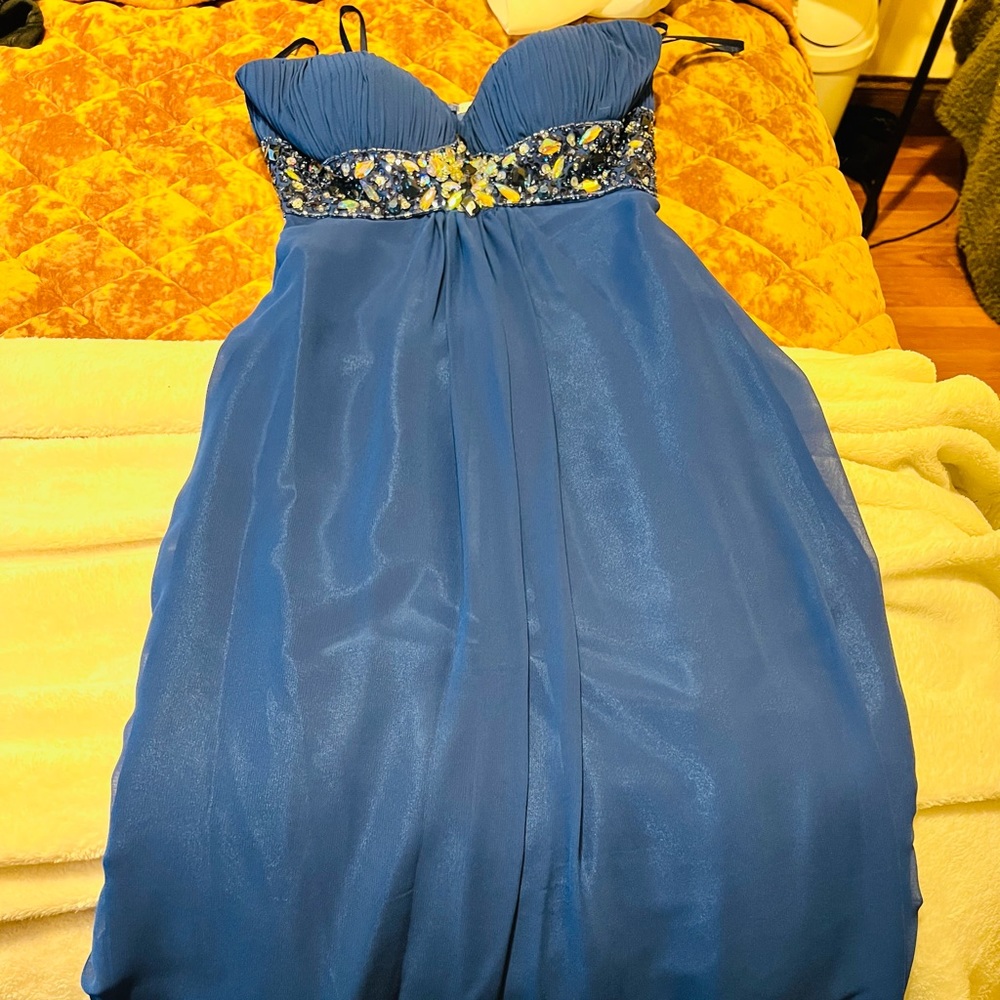 Prom dress - size 2 missing a few pieces on back see photo
